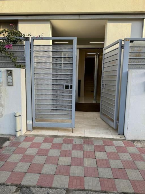 Modern Apartment Giovanni Square Iun Q6922 Каляри Екстериор снимка
